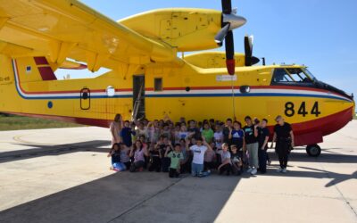 Osnovna škola Krune Krstića iz Zadra u posjeti vojarni u Zemuniku