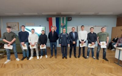 MORH dodijelio ugovore o stipendiranju učenicima u Zrakoplovno-tehničkoj školi u Velikoj Gorici