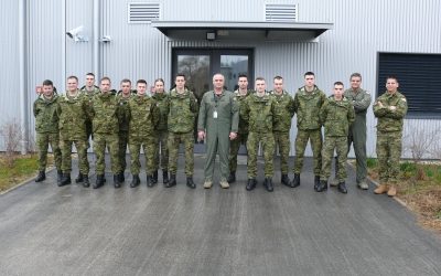 Kadeti budući vojni piloti: Posjet HRZ-u motivira nas da što prije završimo studij i započnemo letačku obuku