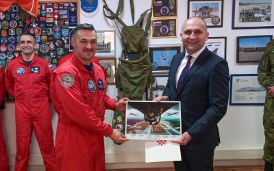 Ministar Anušić pripadnicima “Krila Oluje”: Sve ove godine na poseban način predstavljate Hrvatsku i HRZ